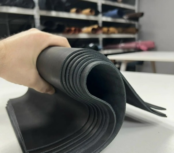 Кожа форматами (Юфть Графит),  1.8-2.0 мм, с финишем, формат А3,А4